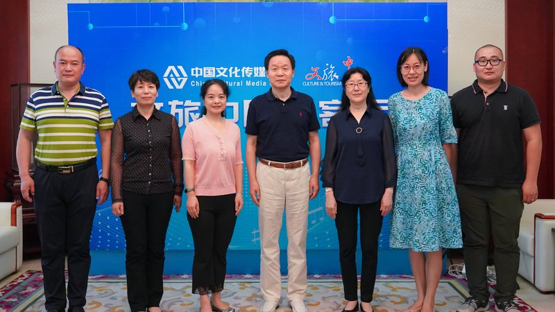 理论知识是基础，但实际操作更为重要。可以通过以下途径进行实践：